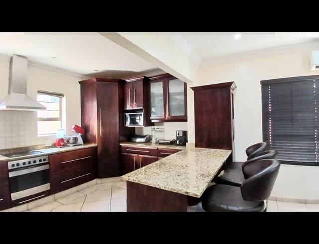 4 BEDROOM HOUSE FOR SALE IN LA LUCIA